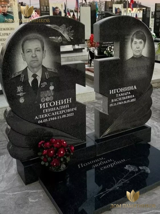 Памятник из гранита Воздушный крест с сердцем 24