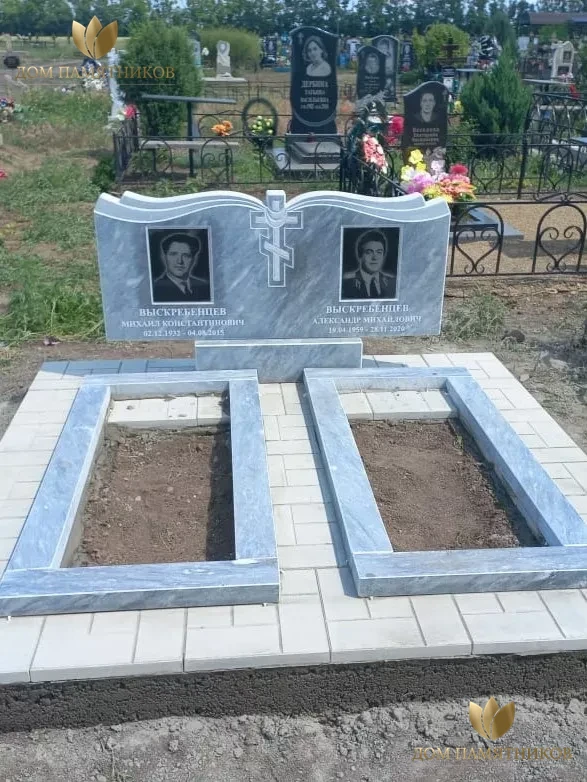 Памятник из мрамора Семейный Волна