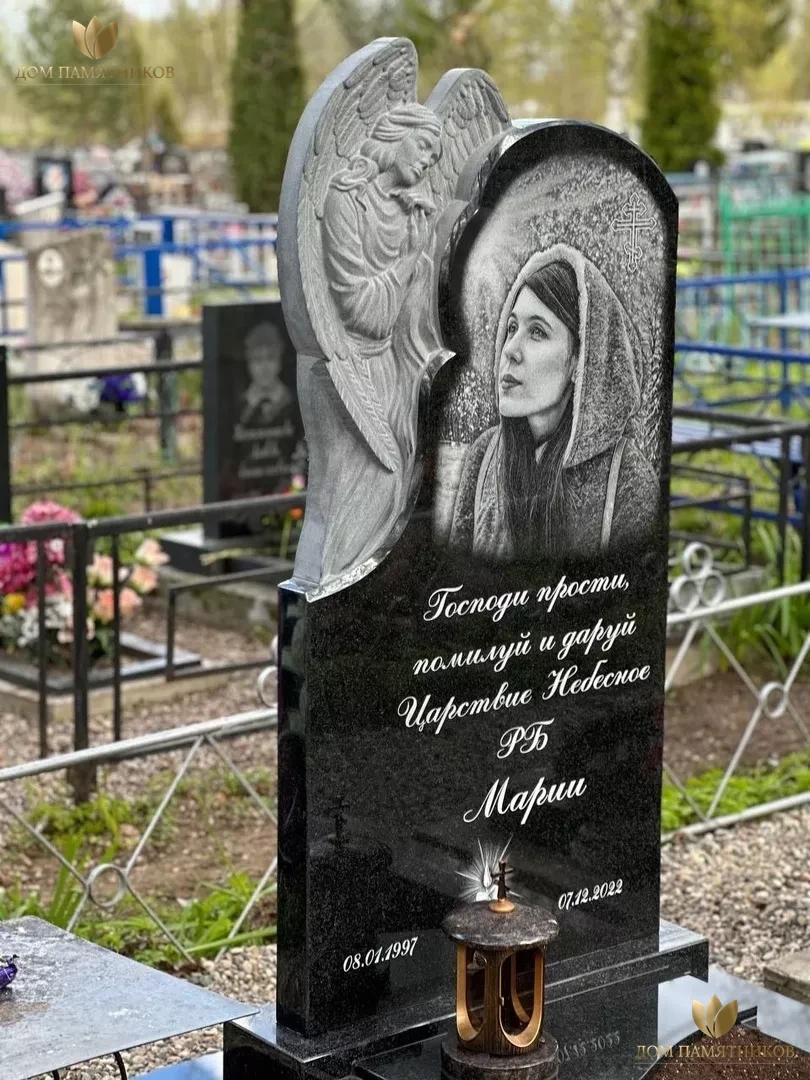 Памятник из гранита Хранитель 1