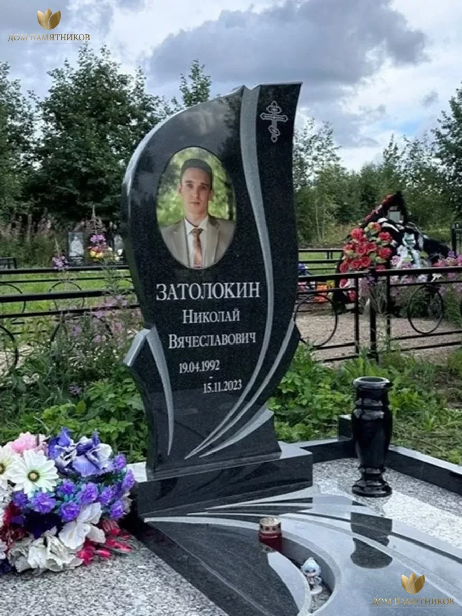 Памятникиз гранита Арфа 8
